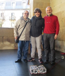 Jose Luis Saizar eta Iñaki Gurrutxaga, fa¡lauta tadleko lehendakari eta zuzendaria eta Nekane Martiarena, Abaraxkako koordinatzailea,